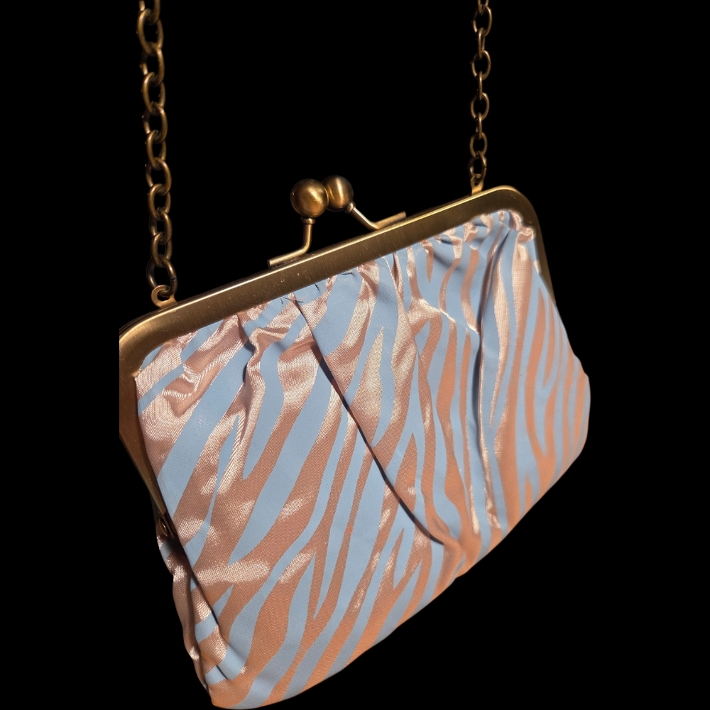 Helen Of Troy Kiss Lock Clutch or Shoulder Bag Zebra Brushed Gold Tone 5x7x1 - Picture 2 of 3